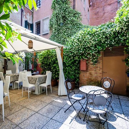 Hotel Apostoli Garden Velence Kültér fotó