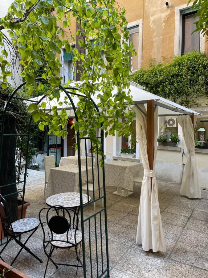 Hotel Apostoli Garden Velence Kültér fotó