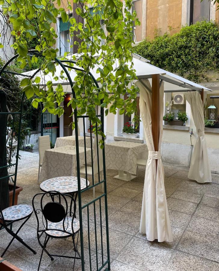 Hotel Apostoli Garden Velence Kültér fotó