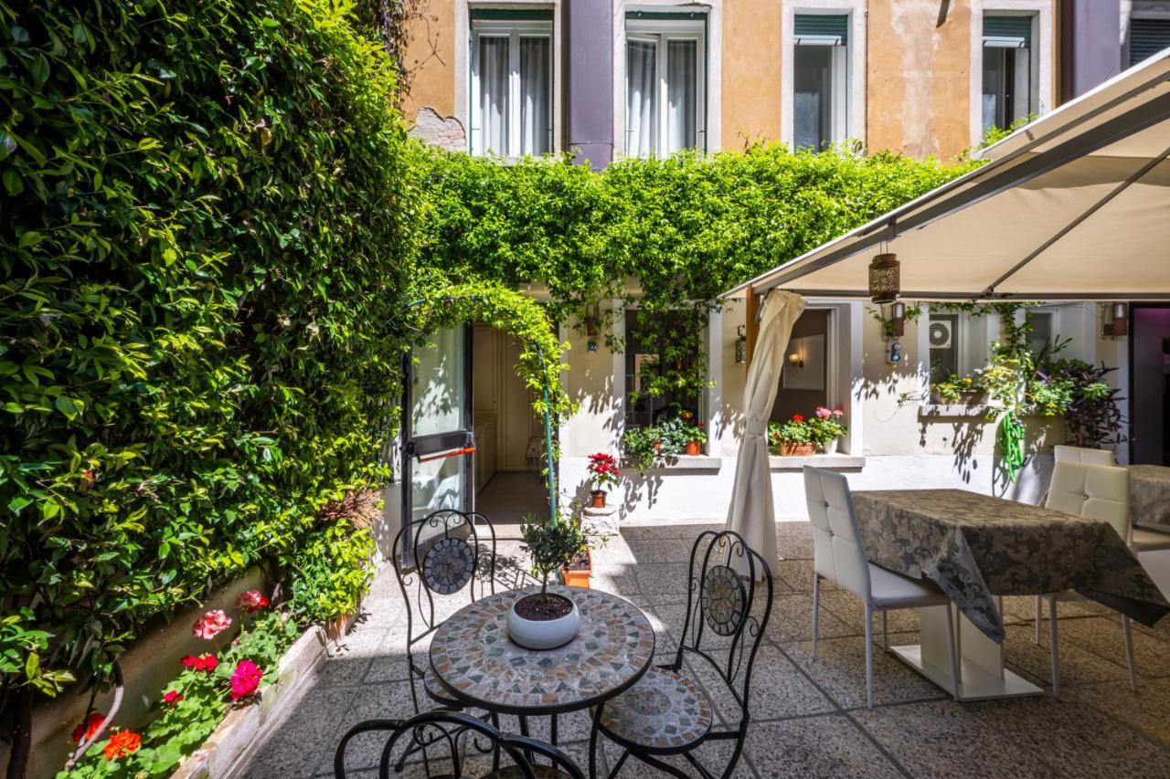 Hotel Apostoli Garden Velence Kültér fotó