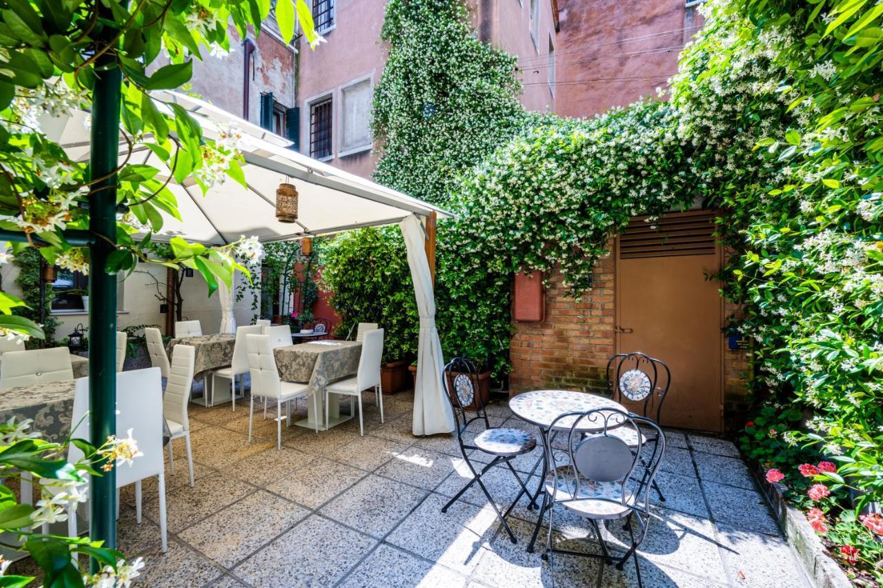Hotel Apostoli Garden Velence Kültér fotó